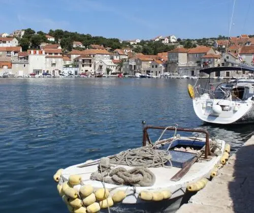 Haven en kustplaats in Kroatië tijdens motorreis Kroatië en Bosnië en Herzegovina