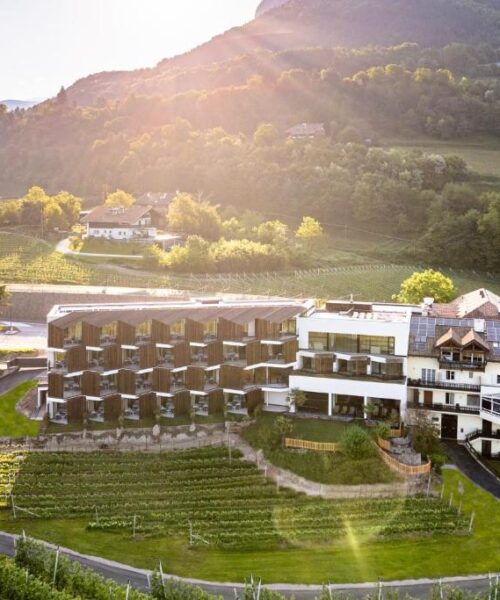 Hotel tussen de wijngaarden in de Alpen tijdens de motorreis Majestic Alpen