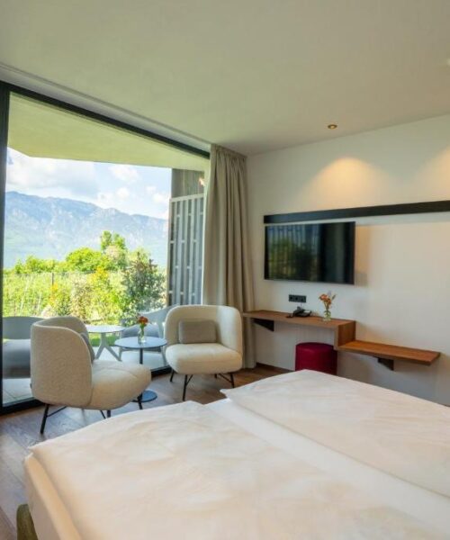 Hotelkamer met uitzicht op de Alpen tijdens de motorreis Majestic Alpen