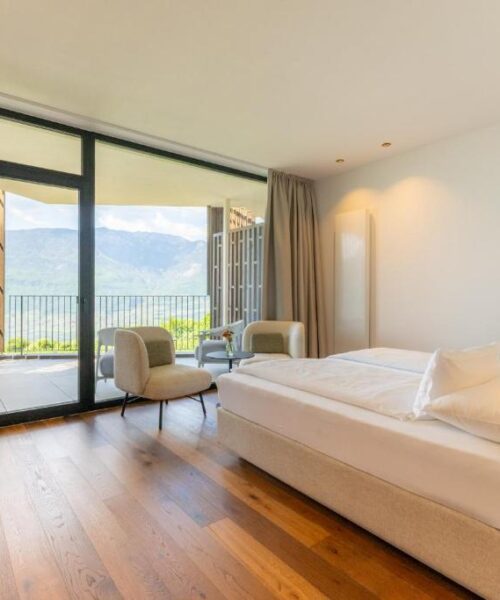 Hotelkamer met uitzicht op de Alpen tijdens de motorreis Majestic Alpen